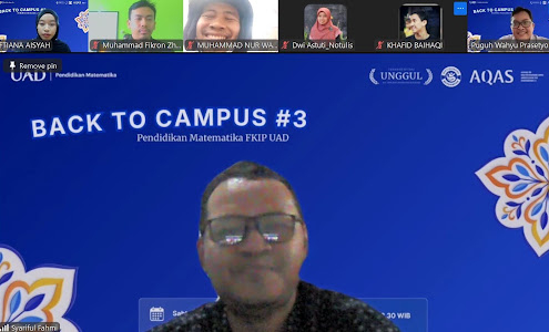 Syariful Fahmi memaparkan materi Asisten Gem pada Alumni Back To Campus #3 PMAT UAD.